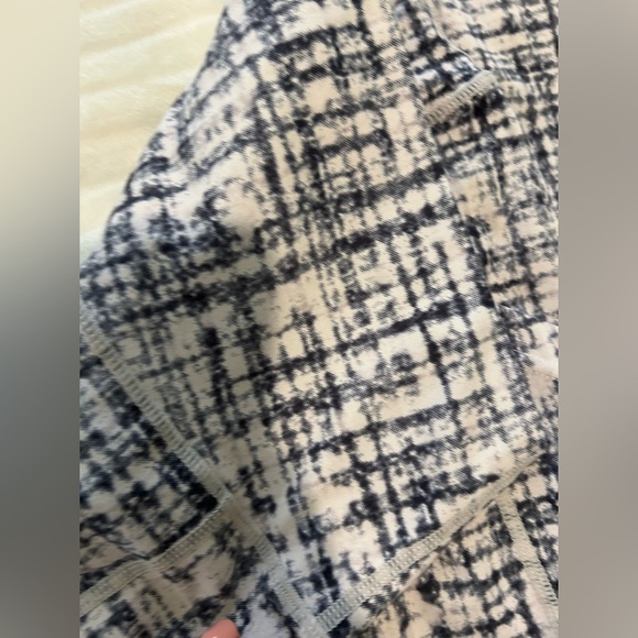 P'tula Black and White Patterned leggings - Picture 2 of 8